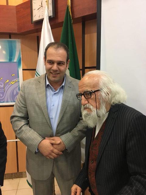  شهردار لاهيجان از حسين محجوبي نقاش و معمار برجسته لاهيجي تجليل كرد